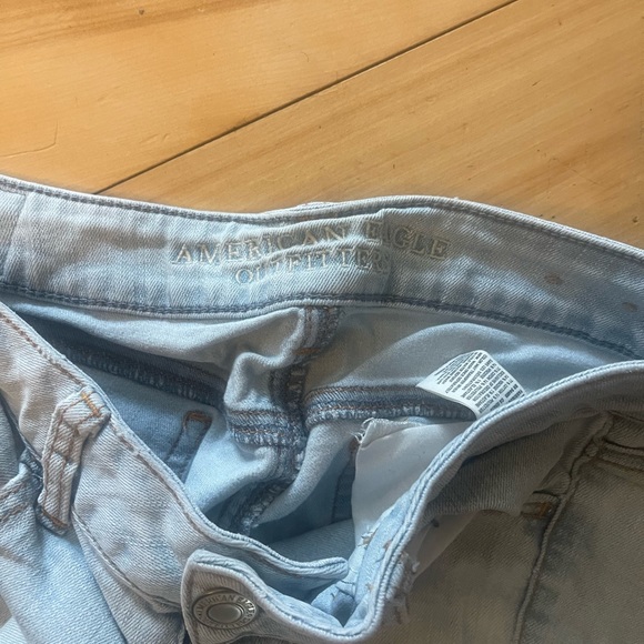 Light American Eagle size 4 regular length jeans - Picture 3 of 3